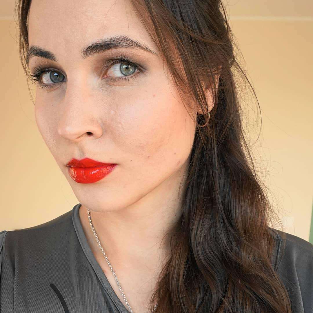 Maybelline Vivid Hot Lacquer - Iconic and class