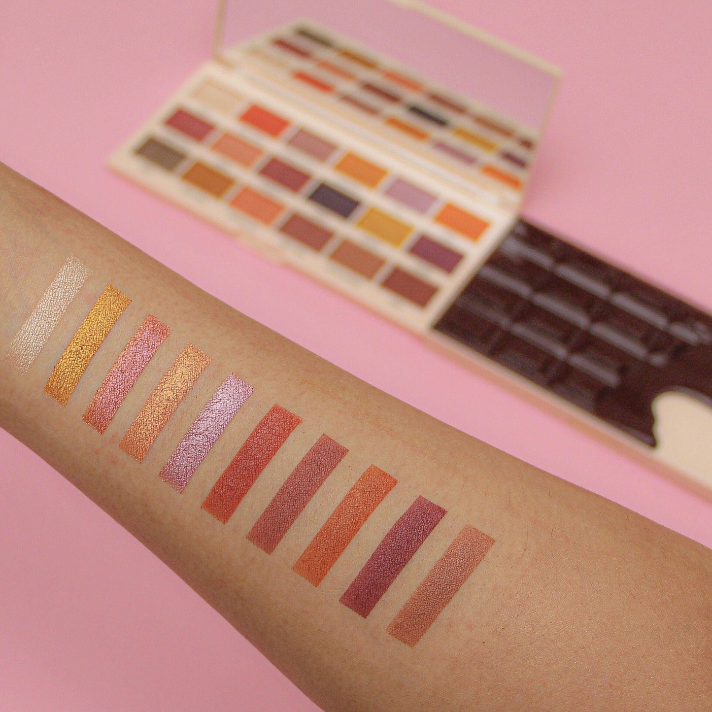 I Heart Revolution Caramel Nudes Chocolate Eyeshadow Palette - Iconic and class